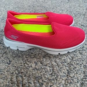 Skechers Go Walk Slip On shoes Goga Mat Hot pink - size 8